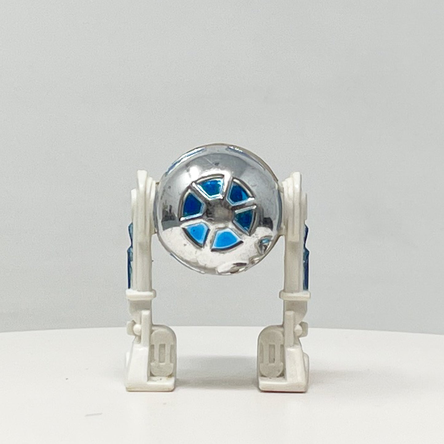 R2-D2 (Solid Dome) Loose Complete