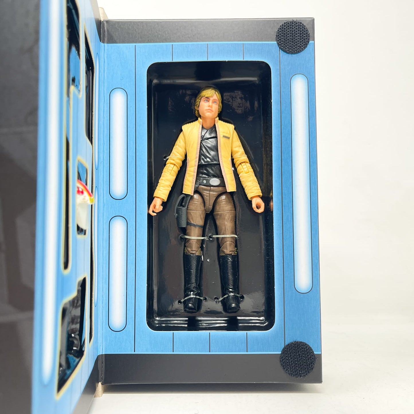 Vintage Hasbro Star Wars Black Series Sealed Figures Luke Skywalker (Skywalker Strikes) Comic Pack - Hasbro Black Series (2019)