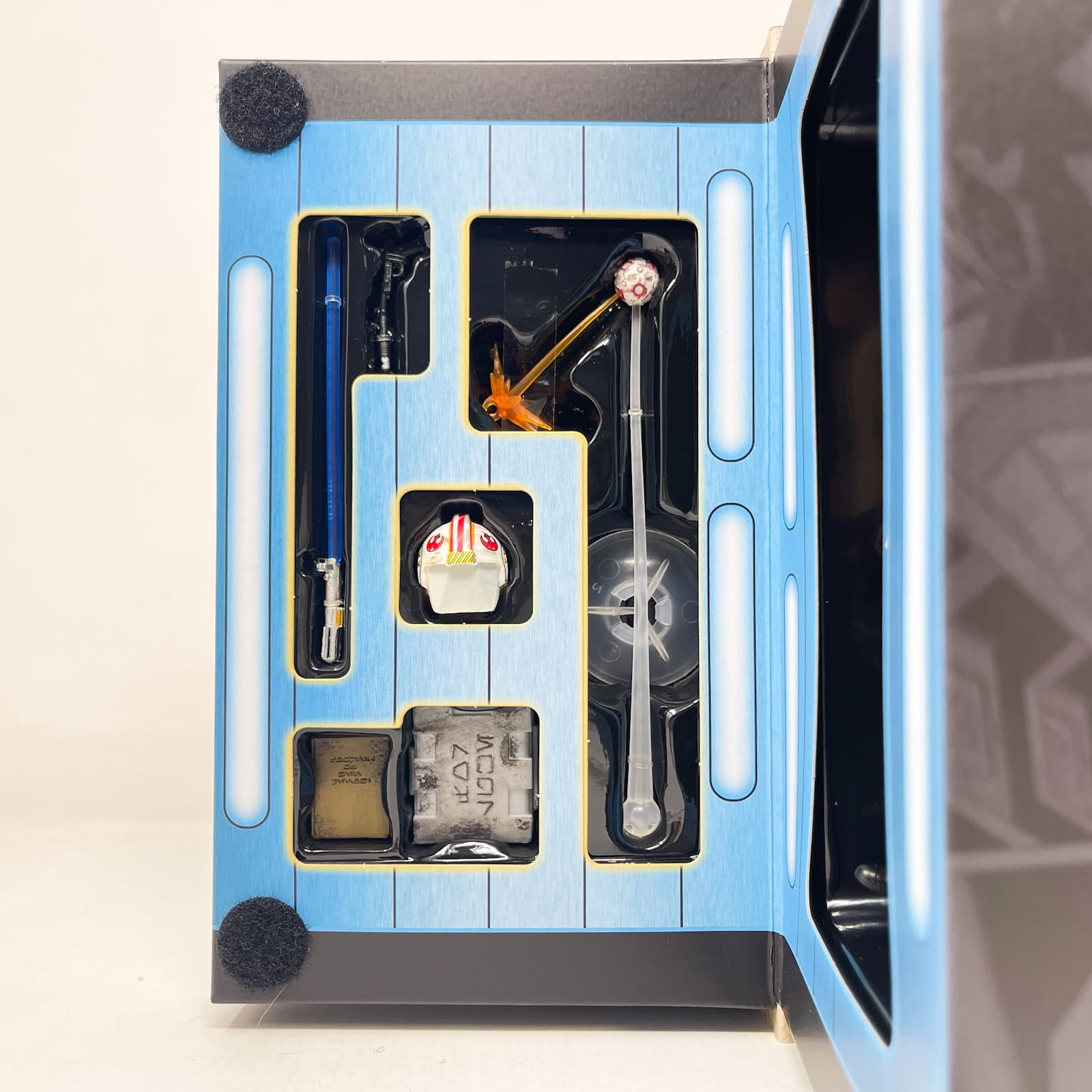 Vintage Hasbro Star Wars Black Series Sealed Figures Luke Skywalker (Skywalker Strikes) Comic Pack - Hasbro Black Series (2019)