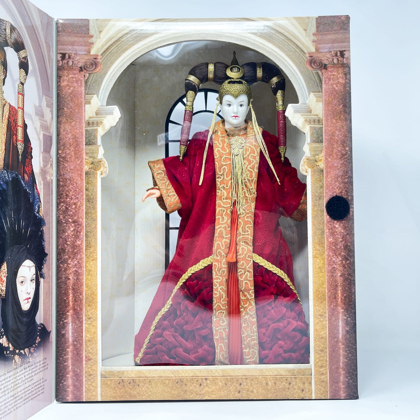 Vintage Hasbro Star Wars Mid MOC Queen Amidala Red Senate Gown Portrait Edition 12 inch – Hasbro Episode I (1999)