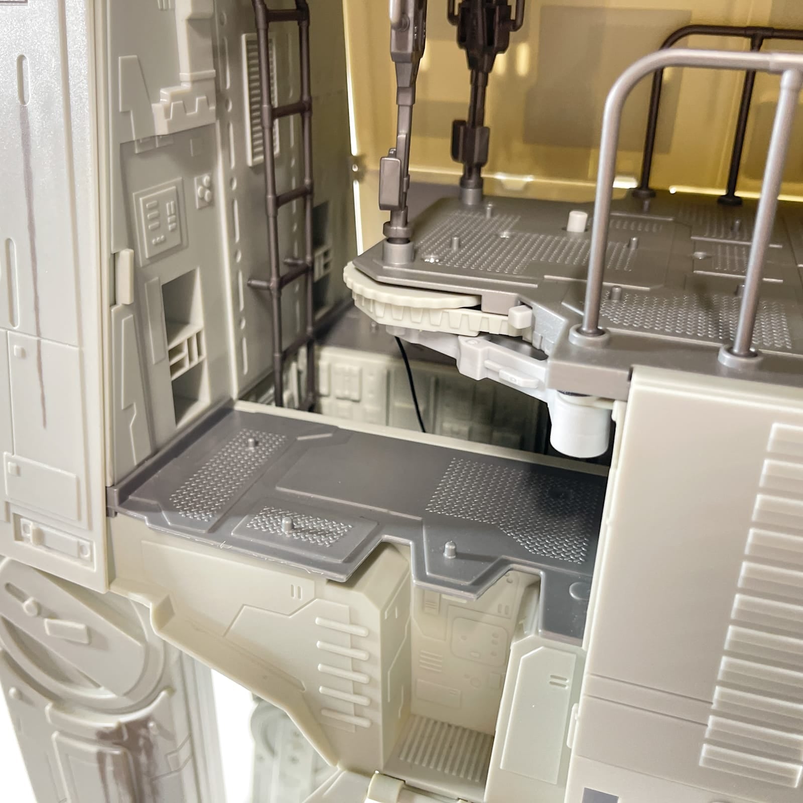 Vintage Hasbro Star Wars Mid Ships AT-AT (ESB Hoth) - Hasbro The Vintage Collection - Open Box