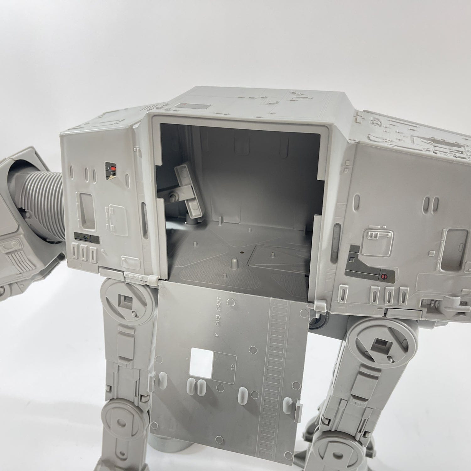Vintage Kenner Star Wars Vehicle AT-AT - Complete in Canadian ESB Box