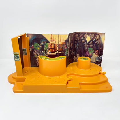 Vintage Kenner Star Wars Vehicle Creature Cantina Playset - Complete in Canadian Box