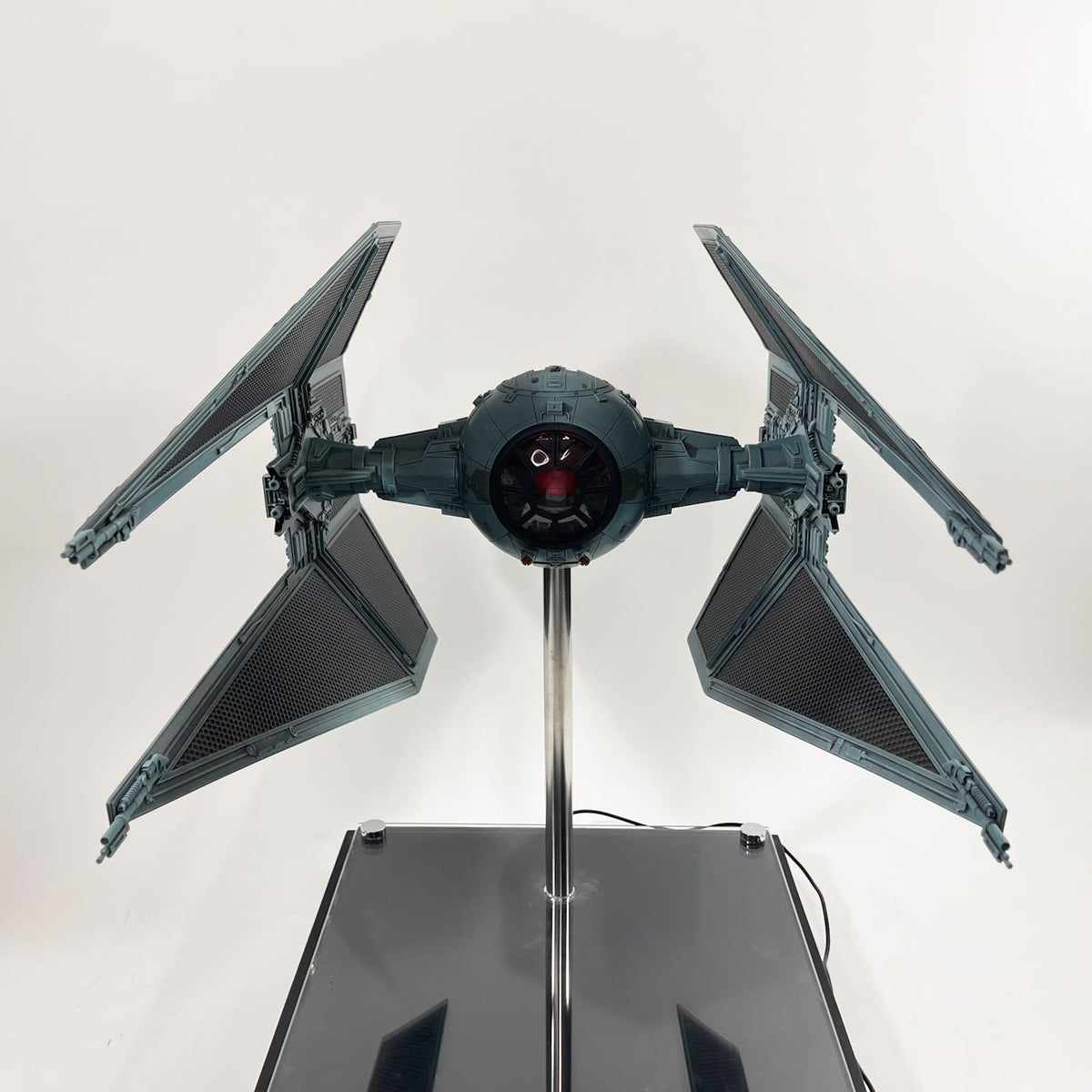 Vintage SIDESHOW Star Wars Statues & Busts TIE Interceptor 1/24 Studio Scale Model - MYC Sculptures (2024)
