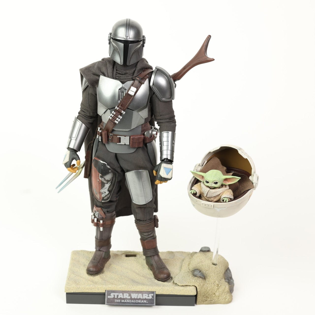 Hot Toys shops The Mandalorian