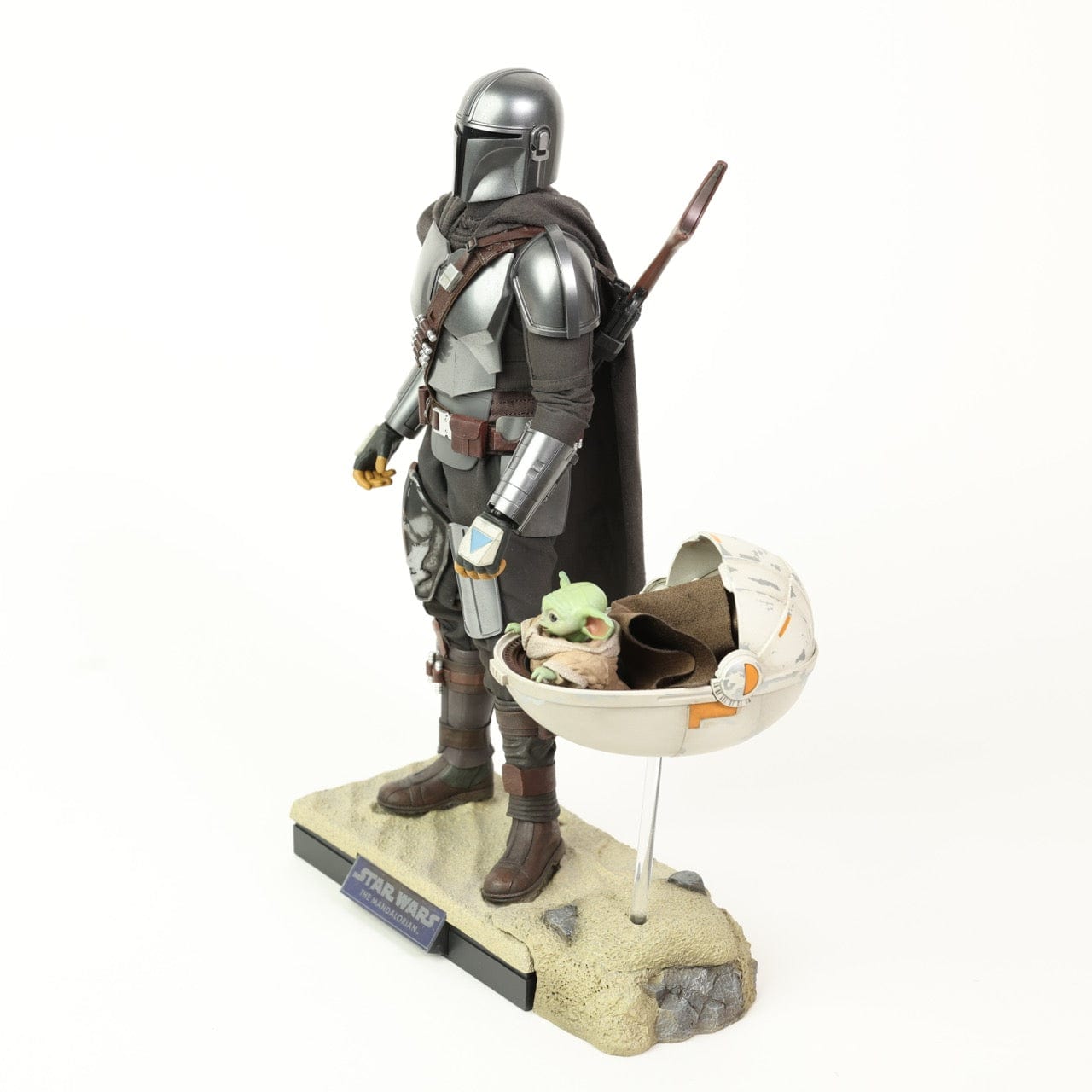 The Mandalorian & Child Deluxe Collectible Figure - Hot Toys – 4th